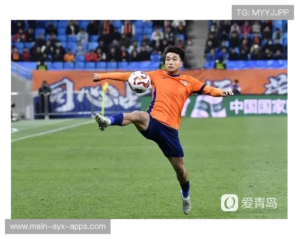 青岛海牛前场压迫见效，断球后两脚就形成打门